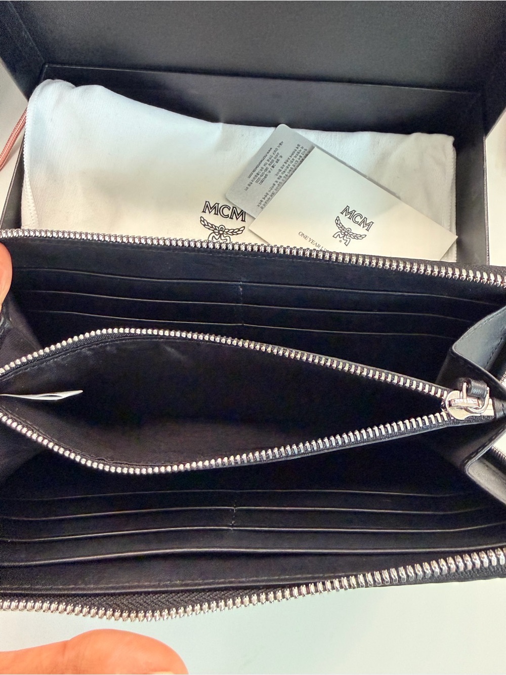 Black MCM wallet - Picture 5 of 13